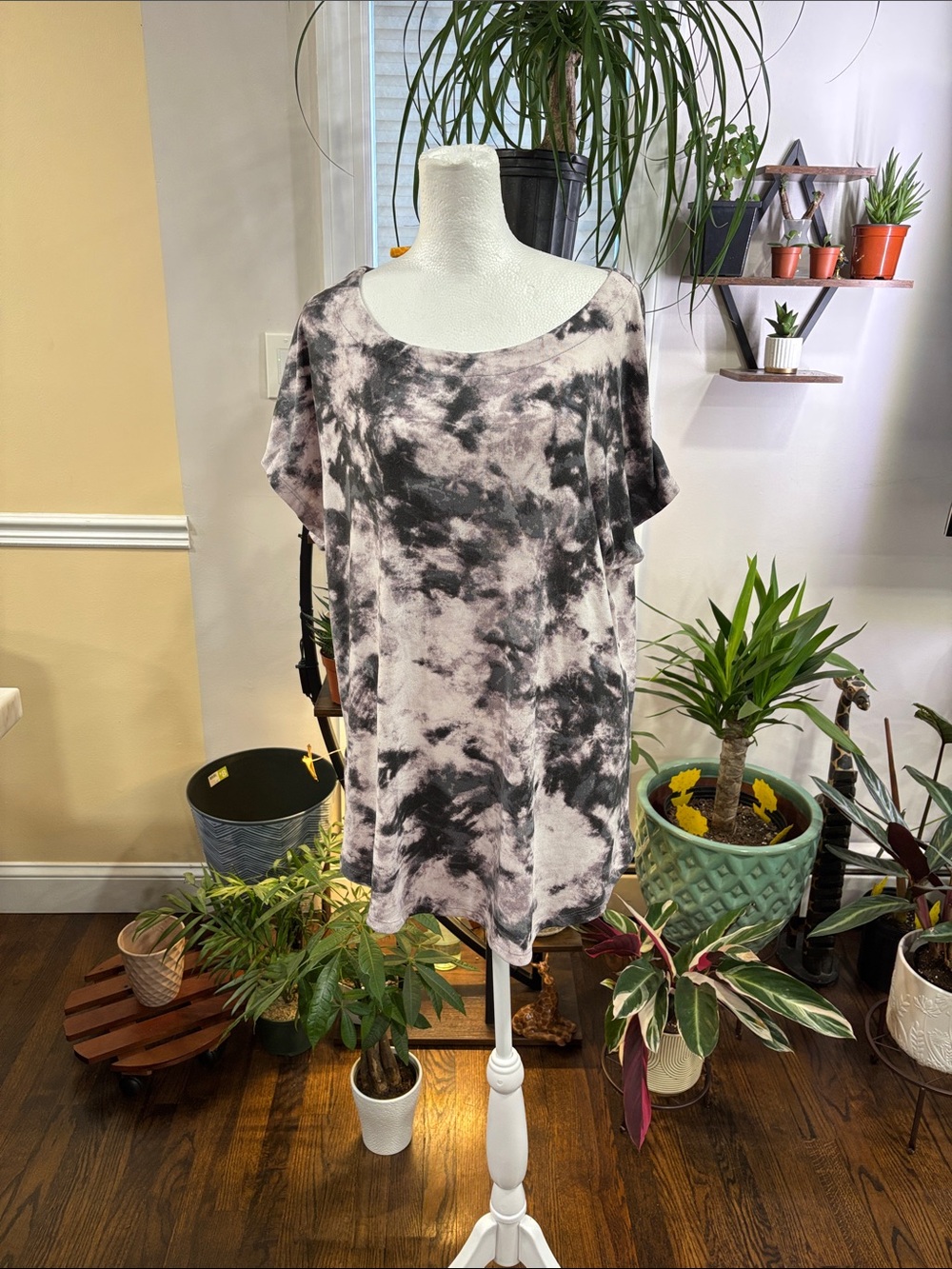 Cozy purple Tie-Dye Short Sleeve Scoop Neck size 1X